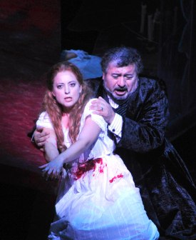 קרלוס Almaguer והילה באג'יו ב"ריגולטו". צילום: יוסי Zwecker