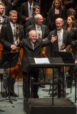 דניאל ברנבוים והפילהרמונית של וינה בפסטיבל זלצבורג. צילום: Marco Borrelli