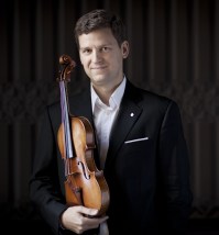 ג'יימס אהנס. צילום: B Ealovega