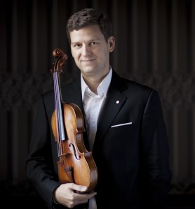 ג'יימס אהנס. צילום: B Ealovega